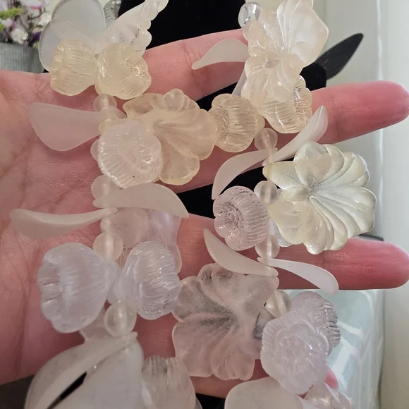 Vintage 925 Lucite Floral Statement Necklace in Frosted White Pale Pastels - Picture 6 of 13